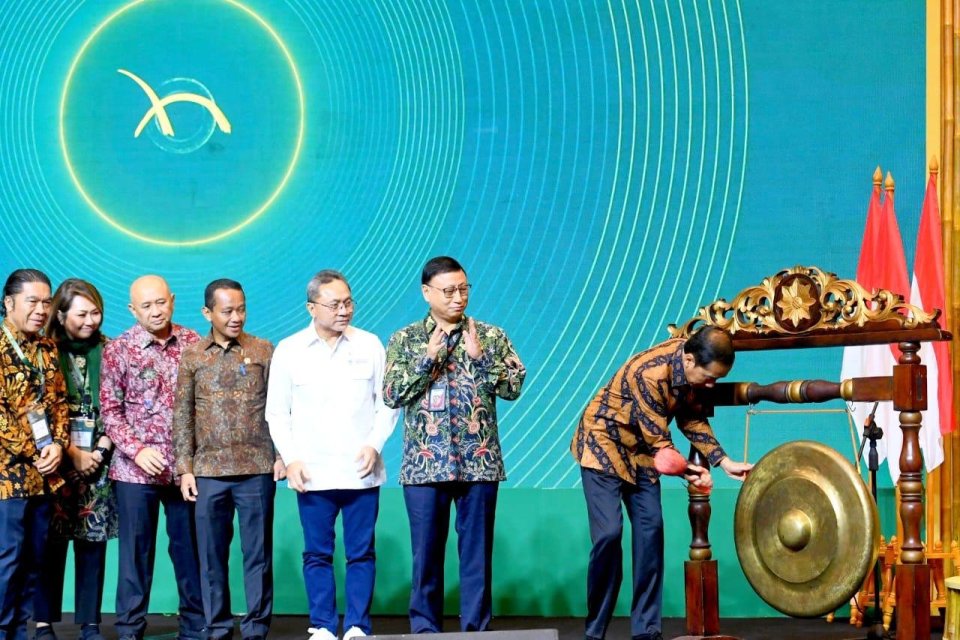 Presiden Jokowi membuka pameran IFFINA Indonesia Meubel and Design 2023 yang diadakan Asosiasi Industri Permebelan dan Kerajinan Indonesia (Asmindo) pada 14-17 September 2023 di ICE BSD, Tangerang.