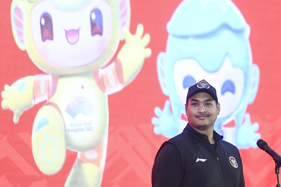 Menpora Dito Ariotedjo menjadi pembina upacara Pengukuhan Kontingen Asian Games 2022 Hangzhou di Jakarta, Selasa (19/9/2023). Sebanyak 413 atlet Indonesia dari 30 cabang olah raga dikirim untuk berkompetisi di ajang Asian Games ke-19 itu.