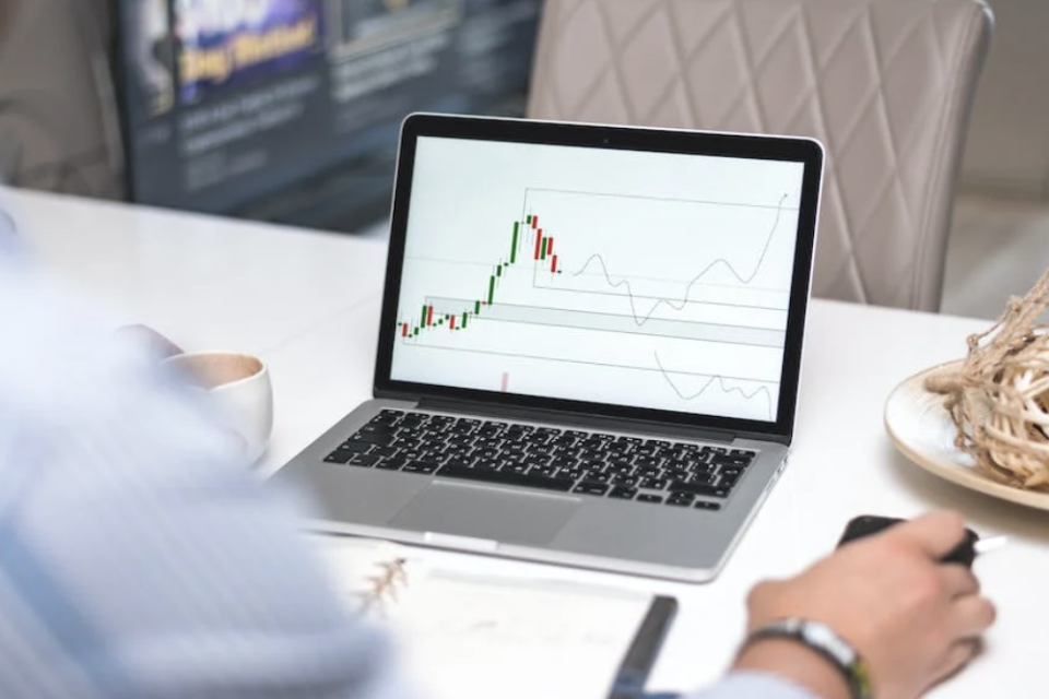 Cara Bermain Saham dengan Modal 100 Ribu, bermain saham modal kecil, investasi saham 100 ribu, investasi saham Rp100 ribu, investasi saham modal kecil