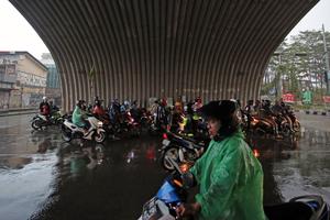 Hujan mengguyur Tangerang