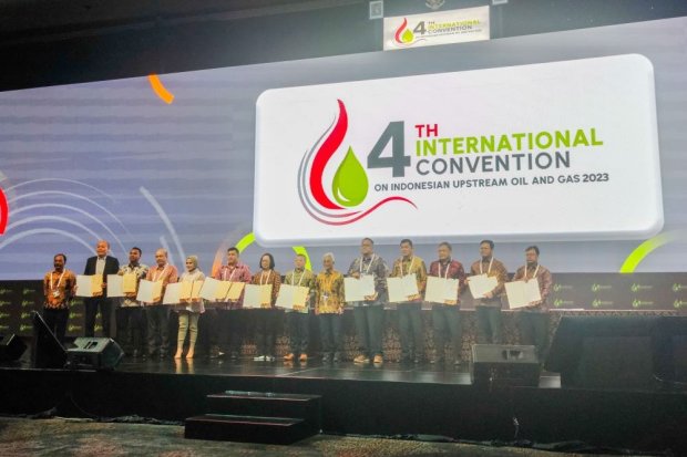 Penandatanganan Perjanjian Pendahuluan antara AMNT dan Pertamina pada acara International Convention on Indonesian Upstream Oil and Gas (ICIUOG) ke-4 di Bali Nusa Dua Convention Center, Rabu (20/9).