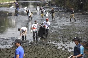 Aksi World Cleanup Day di Sungai Cimulu