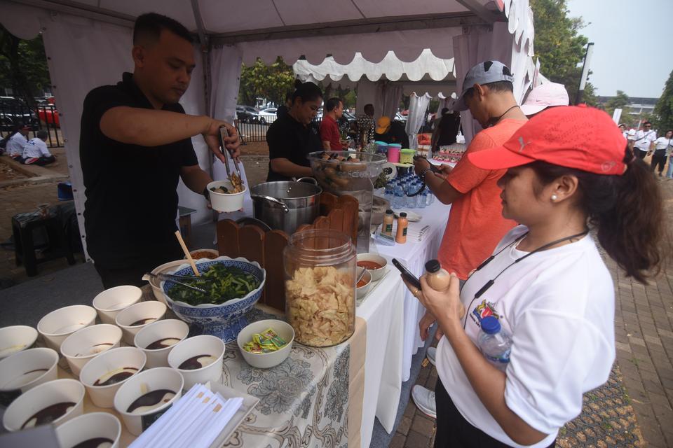 Pameran UMKM Binaan Kadin Indonesia turut meramaikan perayaan HUT ke-55 Kadin Indonesia, di Gelora Bung Karno, Jakarta, Minggu (24/9/2023)