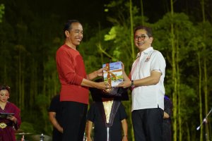 Kadin Serahkan Peta Jalan Indonesia Emas 2045 ke Jokowi