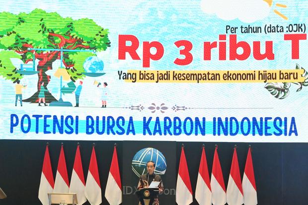Presiden Joko Widodo berpidato saat peresmian bursa karbon Indonesia di Bursa Efek Indonesia, Jakarta, Selasa (26/9/2023). Pemerintah secara resmi meluncurkan bursa karbon atau jual beli kredit karbon (carbon credit) yang penyelenggaraannya dilakukan oleh