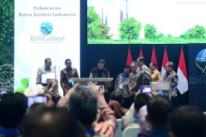 Presiden Jokowi meluncurkan IDX Carbon di Bursa Efek Indonesia pada Selasa 26 September 2023