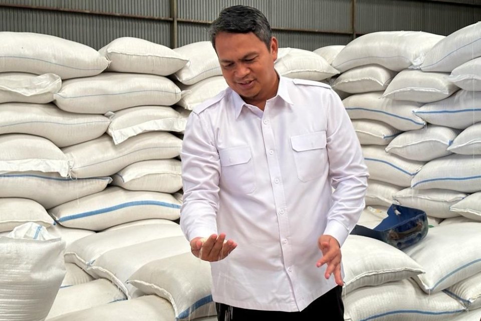 Direktur Supply Chain Pelayanan Publik Perum Bulog Mokhamad Suyamto mengatakan Bulog telah menggelontorkan 800 ribu ton beras ke pasar untuk menurunkan harga beras yang melonjak akhir-akhir ini. 