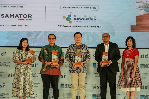 Katadata mengumumkan Green Initiative Award pada puncak pelaksanaan Sustainability Action for The Future Economy (SAFE) 2023 yang berlangsung di Grand Ballroom Kempinski, Jakarta, Selasa (26/9/2023). 