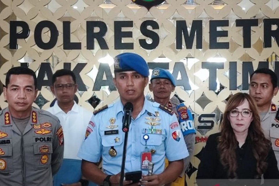 Komandan Satuan Polisi Militer (Satpom) Lanud Halim Perdanakusuma Letkol Pom Made Oka Darmayasa saat konferensi pers di Polres Jakarta Timur, Selasa (27/9).