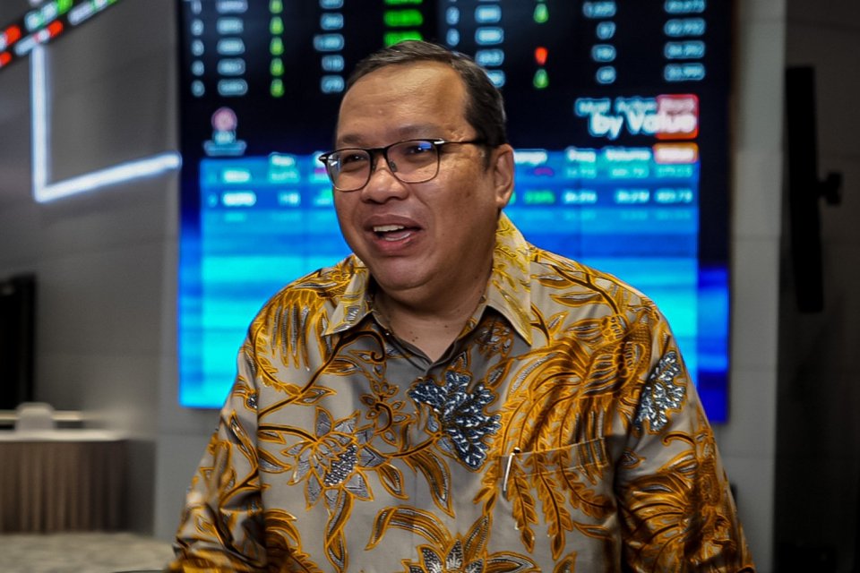 Direktur Utama Bursa Efek Indonesia (BEI) Iman Rachman saat diwawancarai Katadata, di Jakarta, Minggu (26/2).