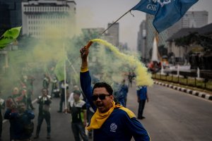 Ratusan Buruh Geruduk MK