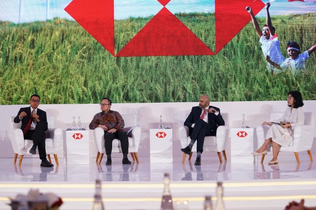 Dirut PLN Darmawan Prasodjo memaparkan upaya perseroan mengurangi emisi karbon pada HSBC Summit 2023 yang bertema “Navigating Indonesia’s Path: Insight for Today, Visions for Tomorrow”.