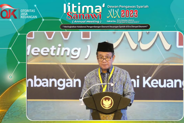 Wakil Ketua Dewan Komisioner Otoritas Jasa Keuangan (OJK) Mirza Adityaswara saat memberikan sambutan dalam Pertemuan Tahunan Dewan Pengawas Syariah (Ijtima' Sanawi DPS) ke-19, di Jakarta, Jumat (13/10).