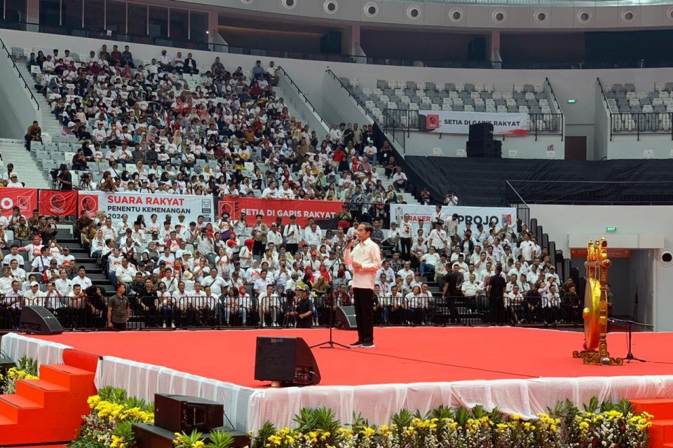 Presiden Jokowi saat pidato di Rakernas Projo di GBK, Selasa (14/10/2023). 