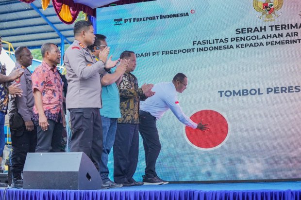 Serah terima Fasilitas Pengolahan Air Bersih kepada Pemda Mimika oleg PT Freeport Indonesia, Kamis (12/10).