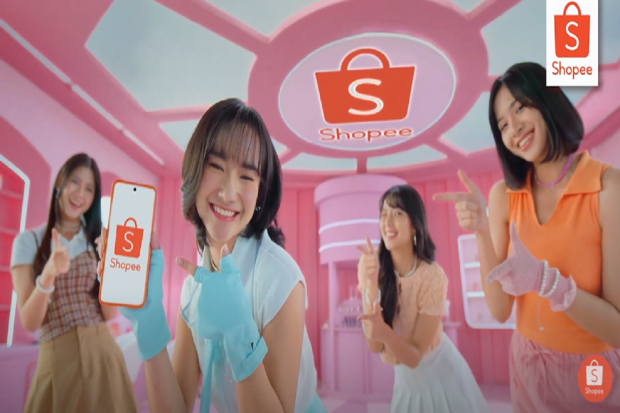 Iklan Shopee 11.11 Big Sale sendiri terinspirasi dari lagu populer JKT48 berjudul “Heavy Rotation”.