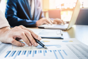 Ilustrasi, menganalisis data statistik.