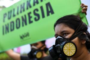 Aksi teatrikal kejahatan korporasi pembakar hutan