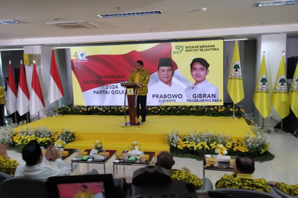 Ketua Umum Partai Golkar Airlangga Hartarto mengumumkan pasangan capres dan cawapres.