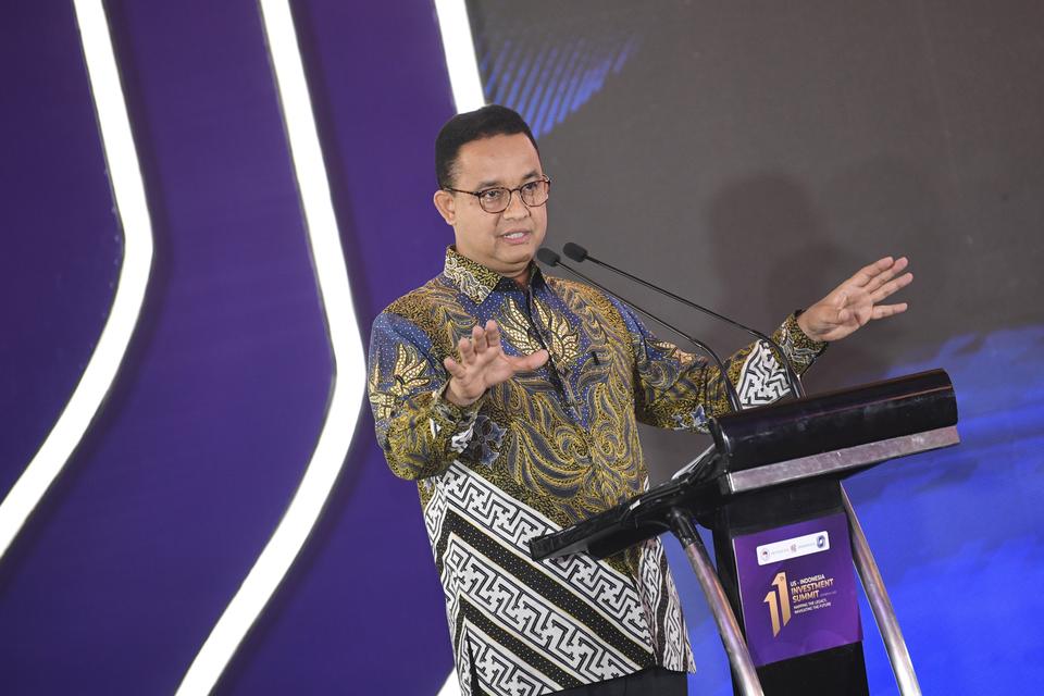 Bakal calon presiden Anies Baswedan menyampaikan materi saat menghadiri US-Indonesia Investment Summit di Jakarta, Selasa (24/10/2023).