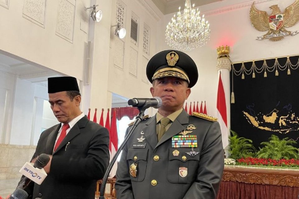 Letjen Agus Subiyanto usai dilantik Presiden Joko Widodo (Jokowi) menjadi KSAD di Istana Negara, Jakarta, Rabu (25/10). Foto: Antara.