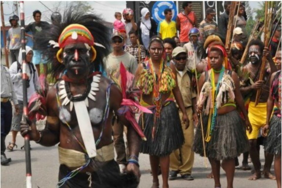 Jenis-jenis Baju Adat Papua 