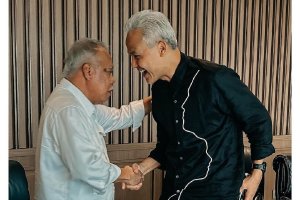 Bakal calon presiden Ganjar Pranowo bertemu Menteri PUPR Basuki Hadimuljono. Foto: Instagram/Ganjar Pranowo.
