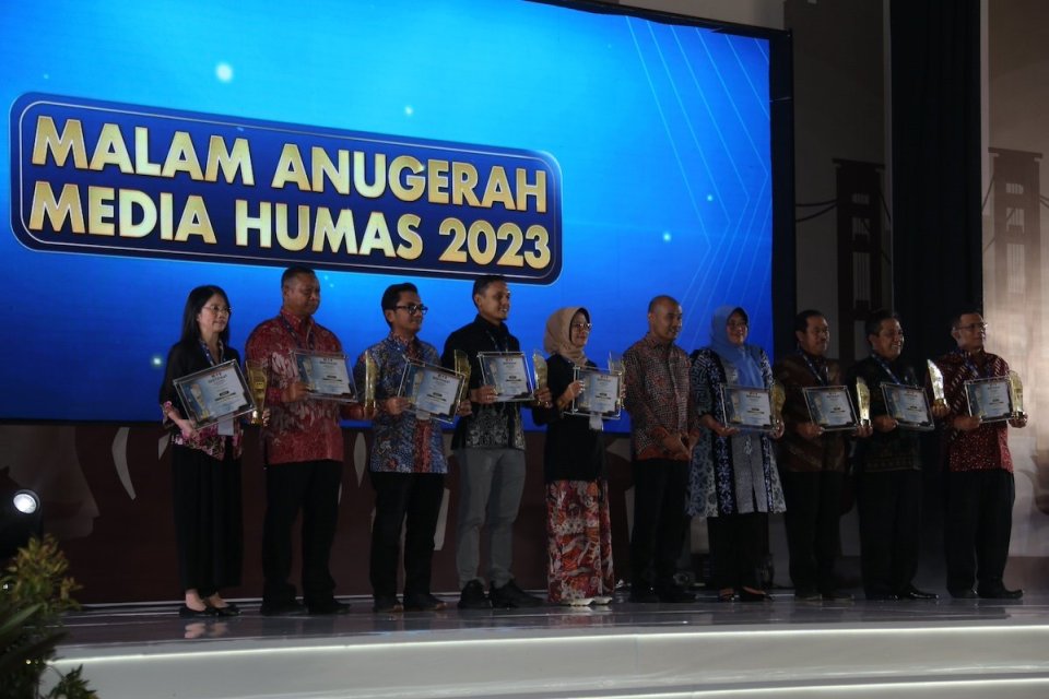 Malam Anugerah Media Humas atau AMH 2023 bertema \"Humas Bersinergi untuk Kemajuan Negeri\" berlangsung di Surayabaya, Jawa Timur, Senin (30/10). 