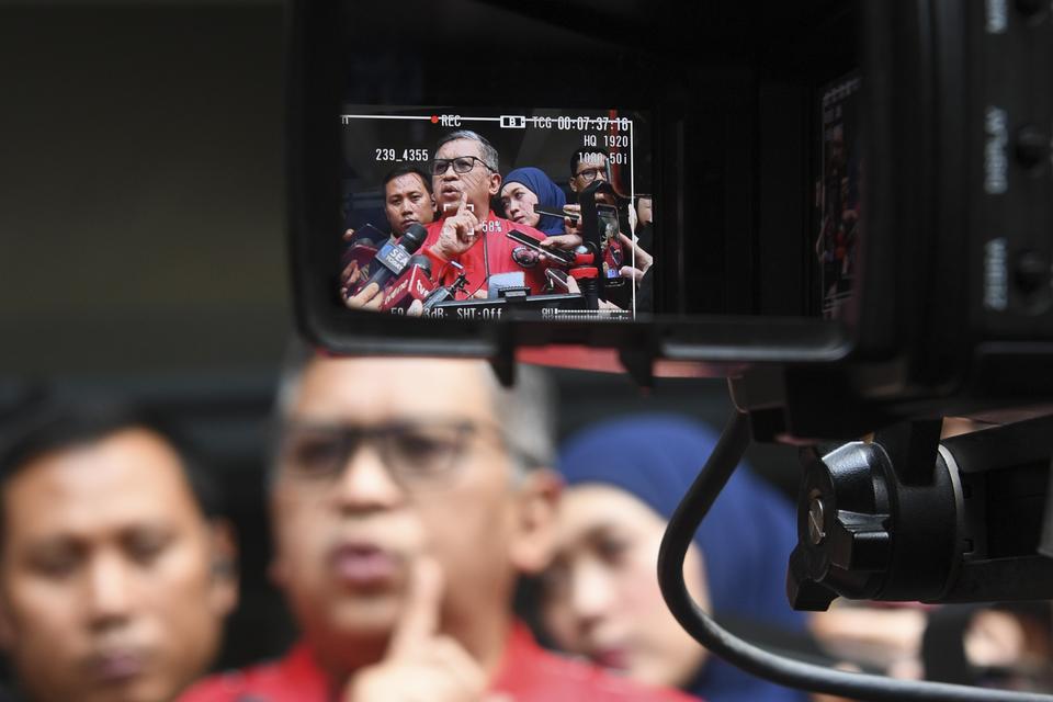 Sekjen PDI Perjuangan Hasto Kristiyanto, mahfud md, pdip, megawati