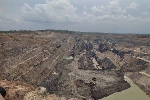 Aktivitas penambangan batu bara di tambang Asamasam PT Arutmin Indonesia