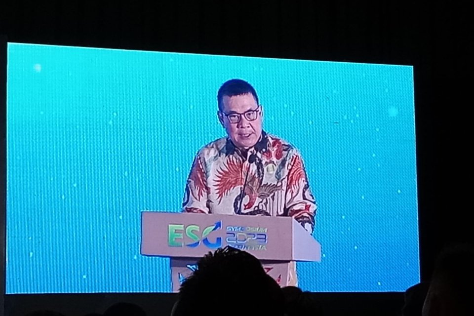 President & CEO SCG Roongrote Rangsiyopash dalam ESG Symposium 2023 Indonesia mengatakan kawasan Asia Tenggara rentan terdampak krisis global karena tingginya populasi dan pesatnya kegiatan ekonomi. 