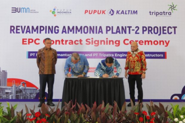 Penandatanganan kontrak EPC proyek revamping (pembaruan) amonia Pabrik 2, pabrik tertua Pupuk Kaltim pada Selasa (1/11) di Jakarta.
