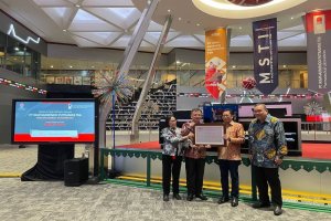 PT Ikapharmindo Putramas Tbk