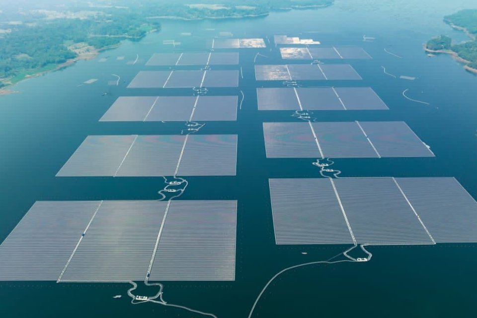 Proyek Pembangkit Listrik Tenaga Surya (PLTS) Terapung atau Floating Solar PV Cirata berkapasitas 192 megawatt peak (MWp) seluas 200 hektare. 
