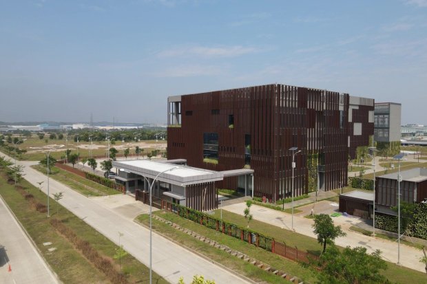 NeutraDC juga membahas rencana ekspansinya di Batam dengan membangun hyperscale data center di Kabil Integrated Industrial Estate (KIIE) Batam berkapasitas ultimate 51 MW IT load (fase awal 17 MW) dengan konsep green data center, untuk data center Batam d