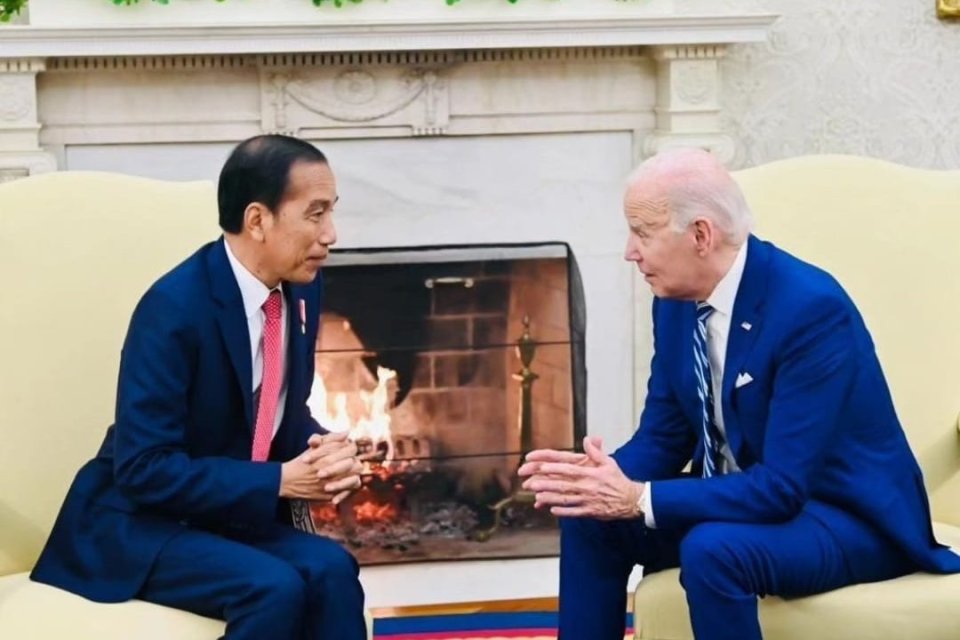 Presiden Amerika Serikat Joe Biden melakukan pertemuan bilateral dengan Presiden Republik Indonesia Joko Widodo di Washington DC, Amerika Serikat, Senin (13/11)