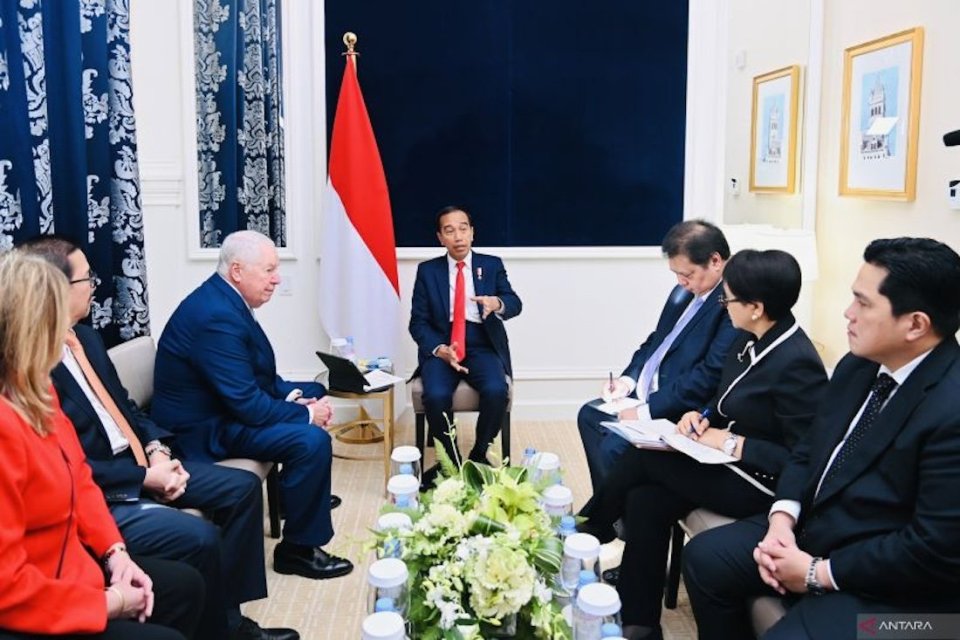 Presiden Joko Widodo (Jokowi) saat menerima Chairman Freeport McMoRan Richard Adkerson di Washington DC, Amerika Serikat, Senin (13/11/2023). 