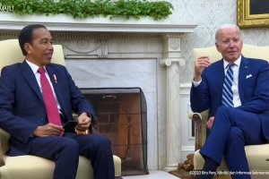 Presiden Joko Widodo dengan Presiden Amerika Serikat Joe Biden di Gedung Putih, Washington DC, Amerika Serikat, Senin (14/11). Foto: Youtube/Sekretari