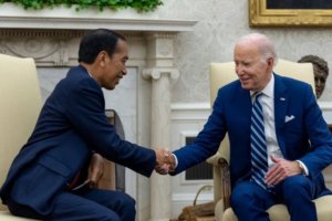 Presiden Joko Widodo saat bertemu Presiden Amerika Serikat Joe Biden di Gedung Putih, Washington DC, Senin (13/11). Foto: Antara.