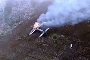 Pesawat Super Tucano milik TNI AU kecelakaan di Pasuruan, Jawa Timur, Kamis (16/11). Foto: Antara.
