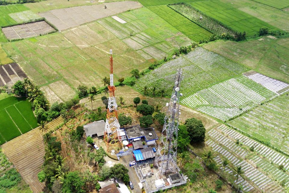 Foto udara tower pemancar LPP TVRI di Alas Malang, Banyuwangi, Jawa Timur, Jumat (17/11/2023).