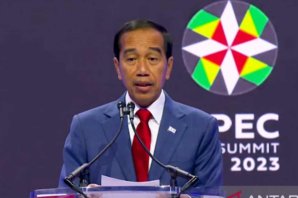 Presiden RI Joko Widodo (Jokowi) menyampaikan sambutan dalam APEC CEO Summit di San Francisco, Amerika Serikat, Kamis (16/11/2023) waktu setempat. 