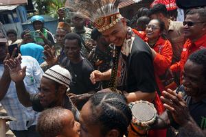 Capres Ganjar Pranowo bertemu masyarakat adat di Papua Barat Daya