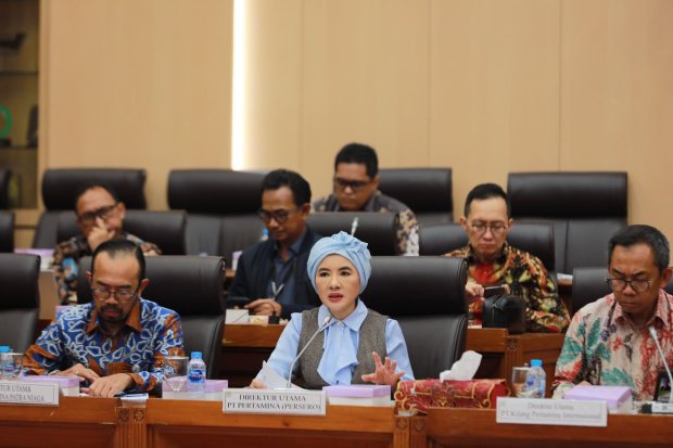 Direktur Utama (Dirut) Pertamina, Nicke Widyawati menjabarkan, Refinery Development Master Plan (RDMP) Balongan sudah beroperasi sejak Juni 2022, sehingga kapasitas produksi nasional bertambah 25.000 barel per hari. \