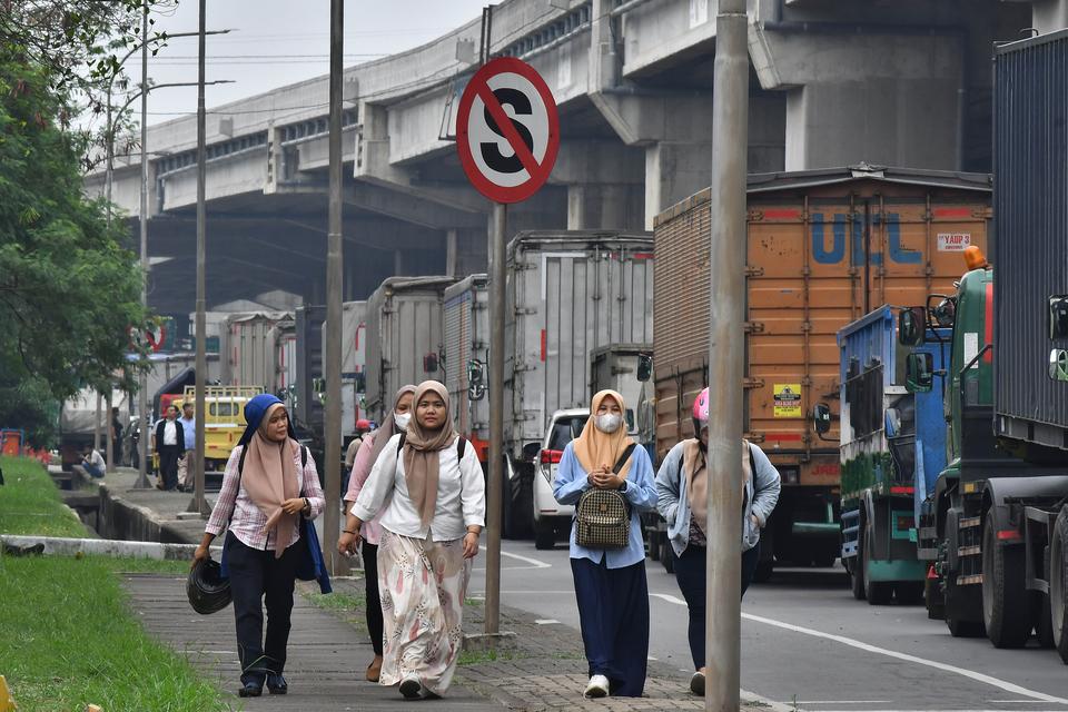 Kota Bekasi, Jawa Barat menempati peringkat pertama kota dengan kualitas udara terburuk di Indonesia, pada Selasa (22/10).