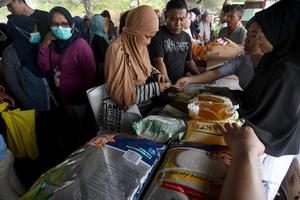 Pasar murah sembako bersubsidi di Palu