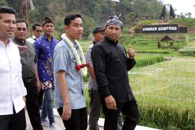 Kunjungan Gibran Rakabuming Raka di desa wisata Mojokerto