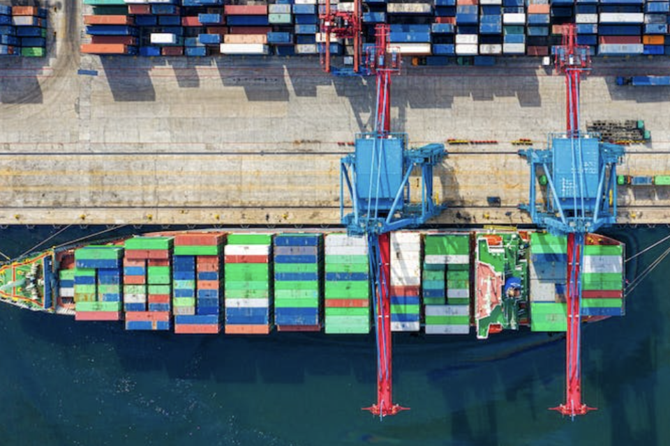 Rantai suplai global merasakan dampak dari serangan milisi Houthi asal Yaman terhadap kapal-kapal di Laut Merah. 