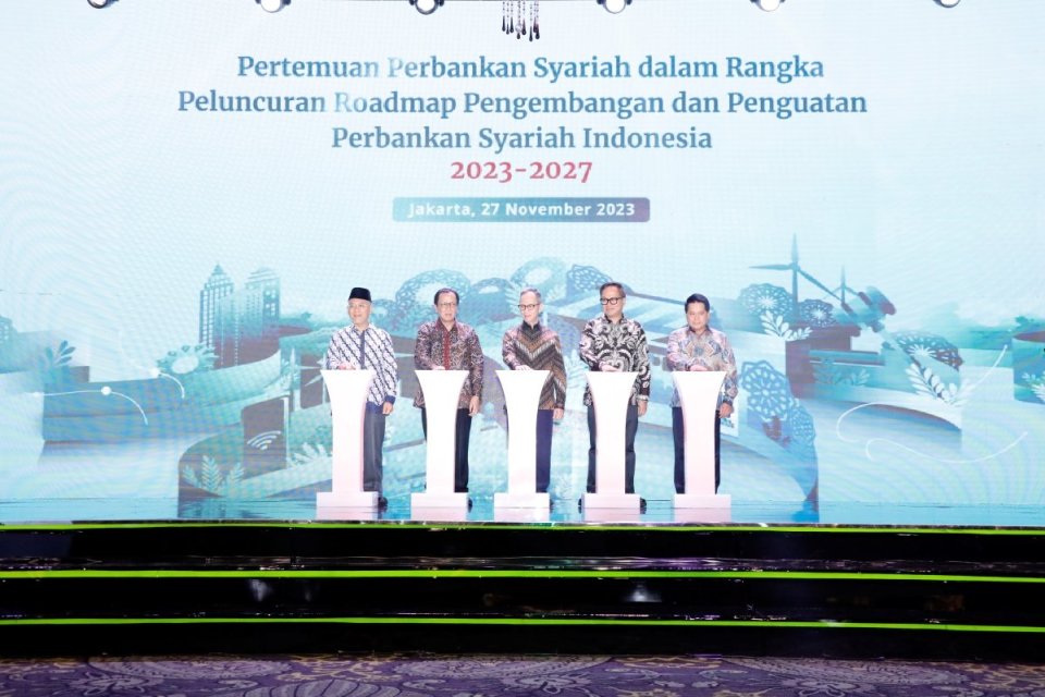 Otoritas Jasa Keuangan (OJK) meluncurkan Roadmap Pengembangan dan Penguatan Perbankan Syariah Indonesia 2023-2027 di Jakarta, pada Senin (27/11).