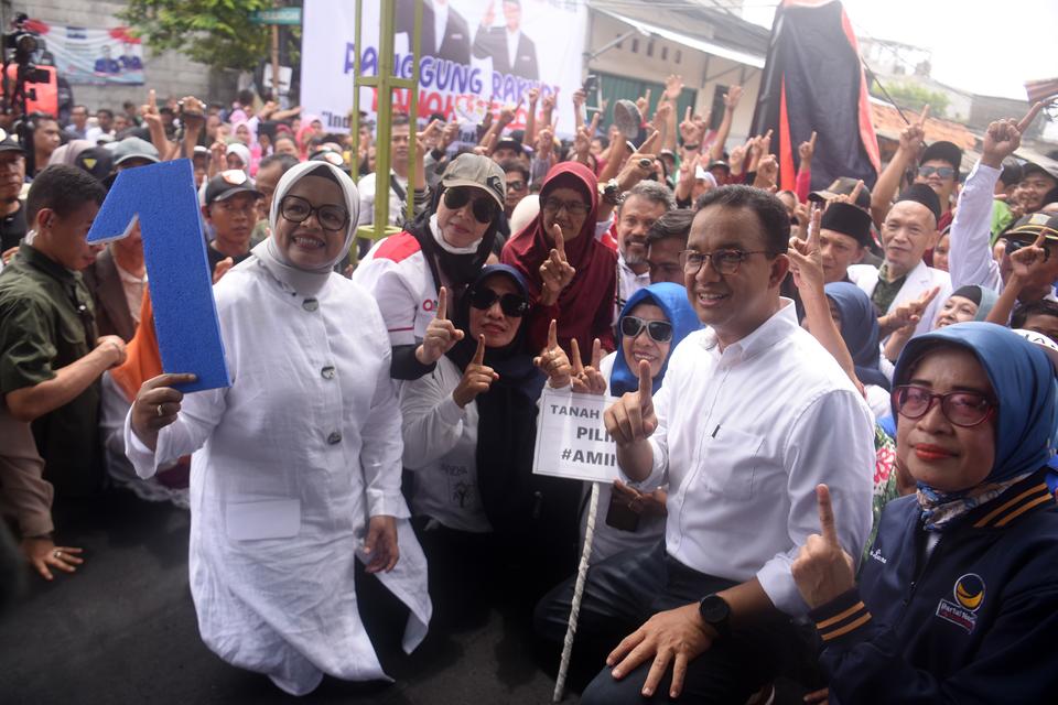 Anies Baswedan Tutup Kampanye Perdana dengan Pulang Menggunakan KRL